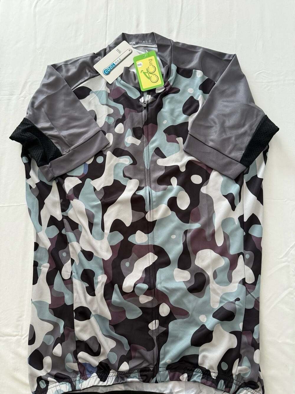 Cycling CoolMax Camo Short Sleeve Cycling Jersey
Size: 3XL 3 pockets